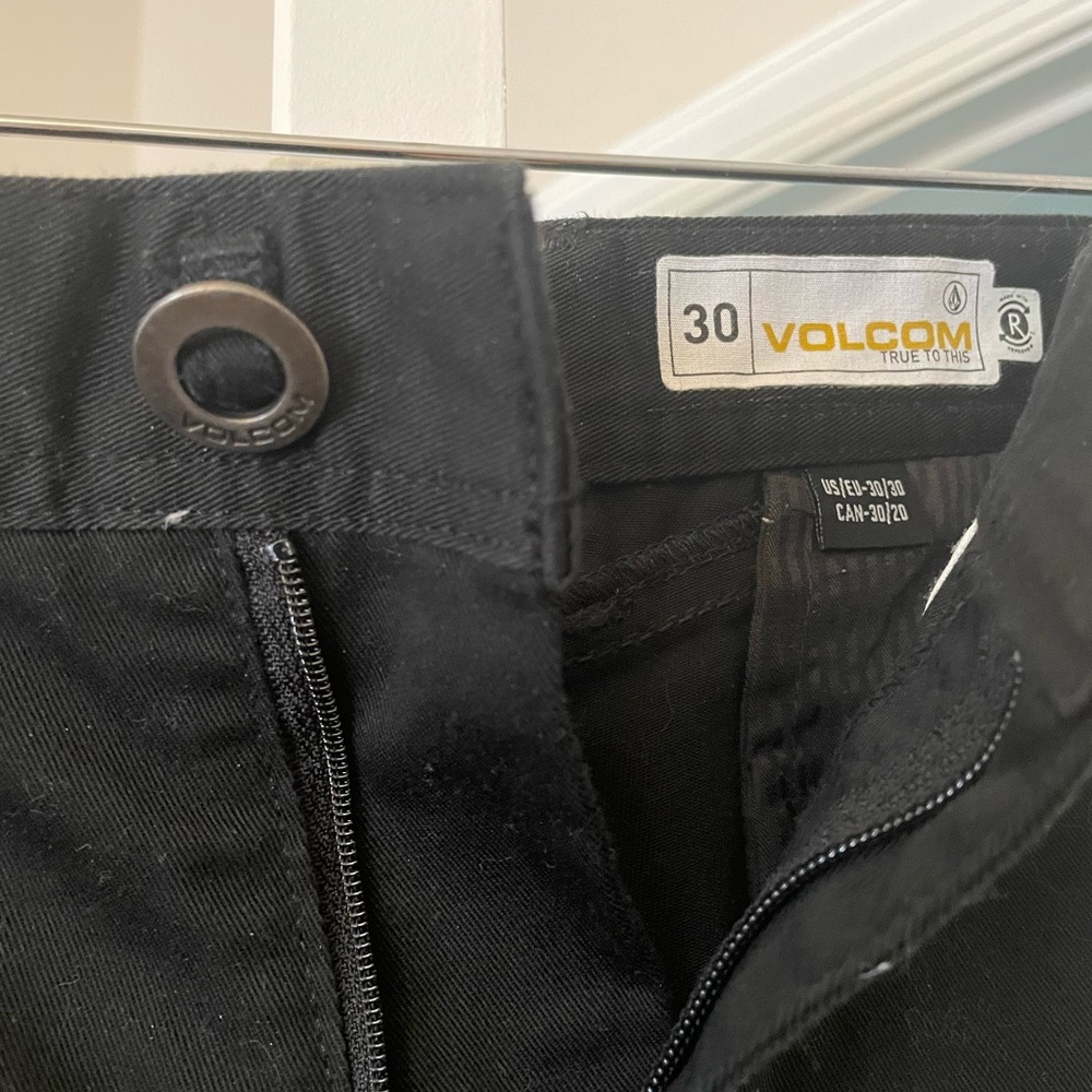 Volcom boys shorts in black. Waist size is 30. - Picture 3 of 4